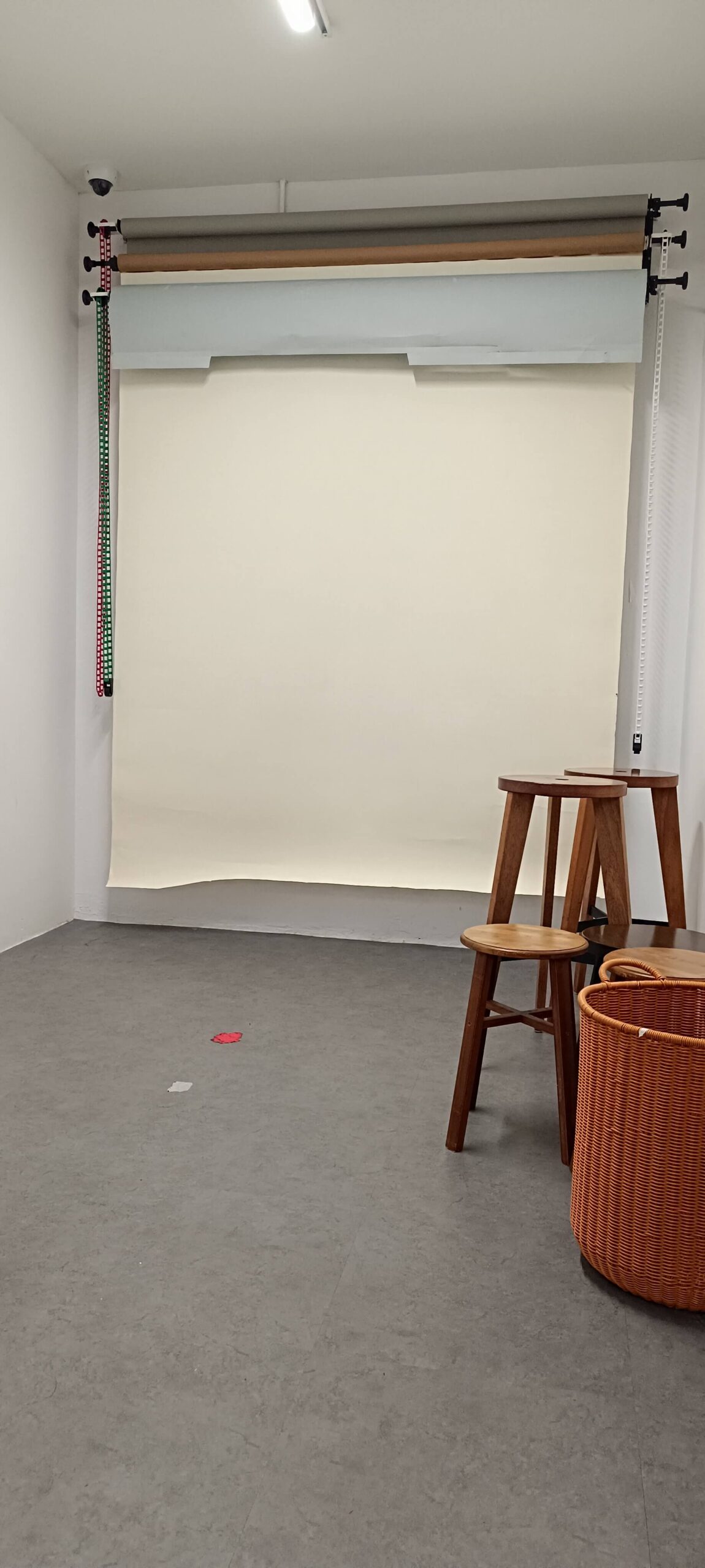 Regular room 4 with white, light grey or blue background colour Regular room 4 with white, light grey or blue background colour