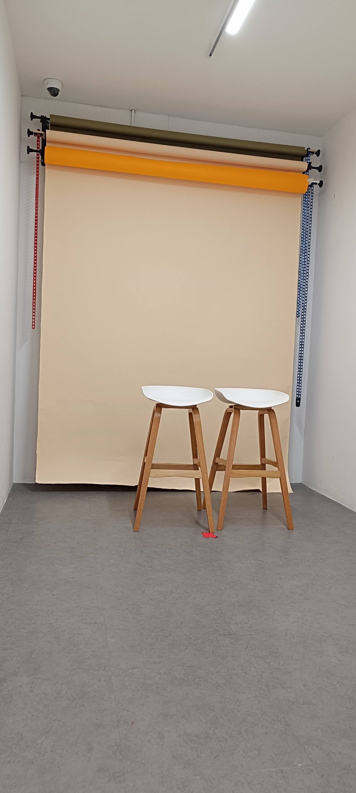 Regular room 5 with biege, light grey or olive green backgroun colour Regular room 5 with biege, light grey or olive green backgroun colour